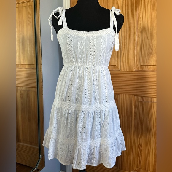Jessica Simpson Dresses & Skirts - Jessica Simpson White Eyelet Mini Dress (XS)